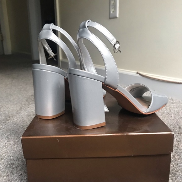 Audrey Brooke Silver shoes - Picture 3 of 7